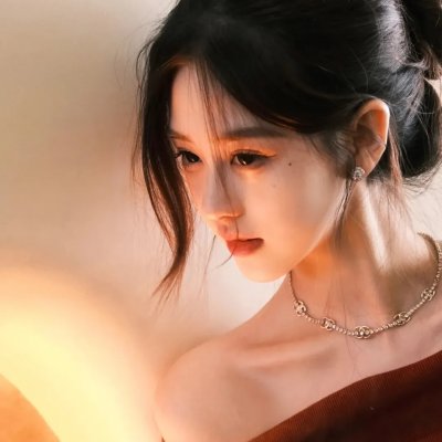 挥著翅膀的女孩